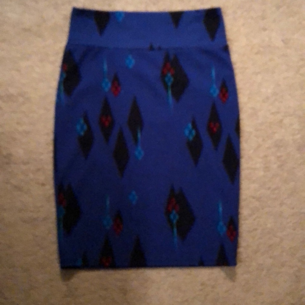 Patterned pencil skirt